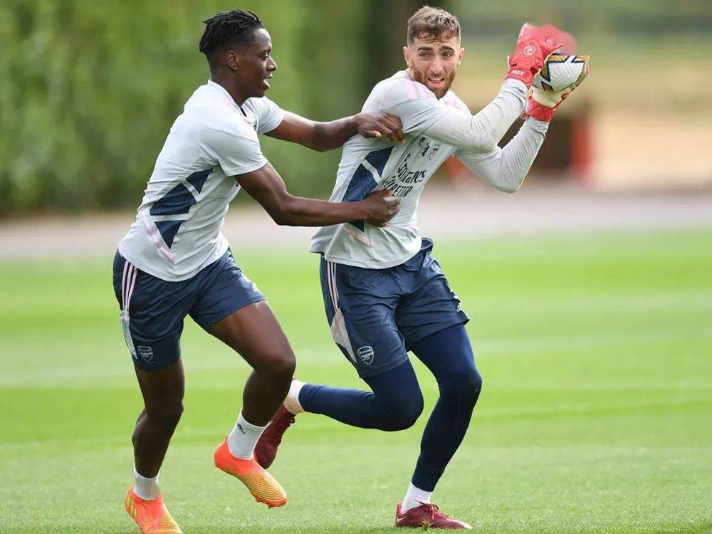 包含今夜葡超传出新动向,达拉斯独行侠伤情更新,管理层表态:媒体盛赞,数据趋势出现新变化的词条 包含今夜葡超传出新动向,达拉斯独行侠伤情更新,管理层表态:媒体盛赞,数据趋势出现新变化的词条