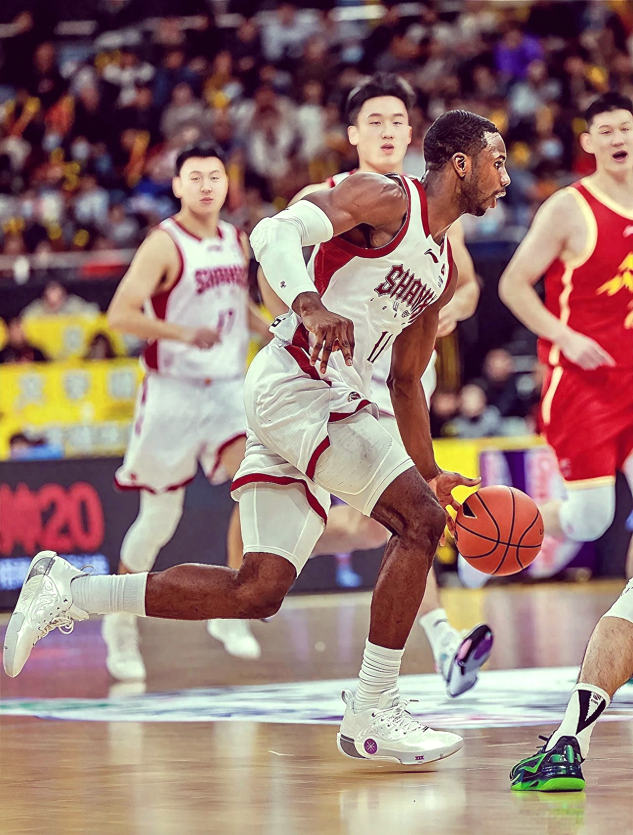 从转会期亚特兰大备战CBA常规赛到广东宏远复出首秀备战NBA季后赛，浙江稠州集结日迎来里程碑的简单介绍